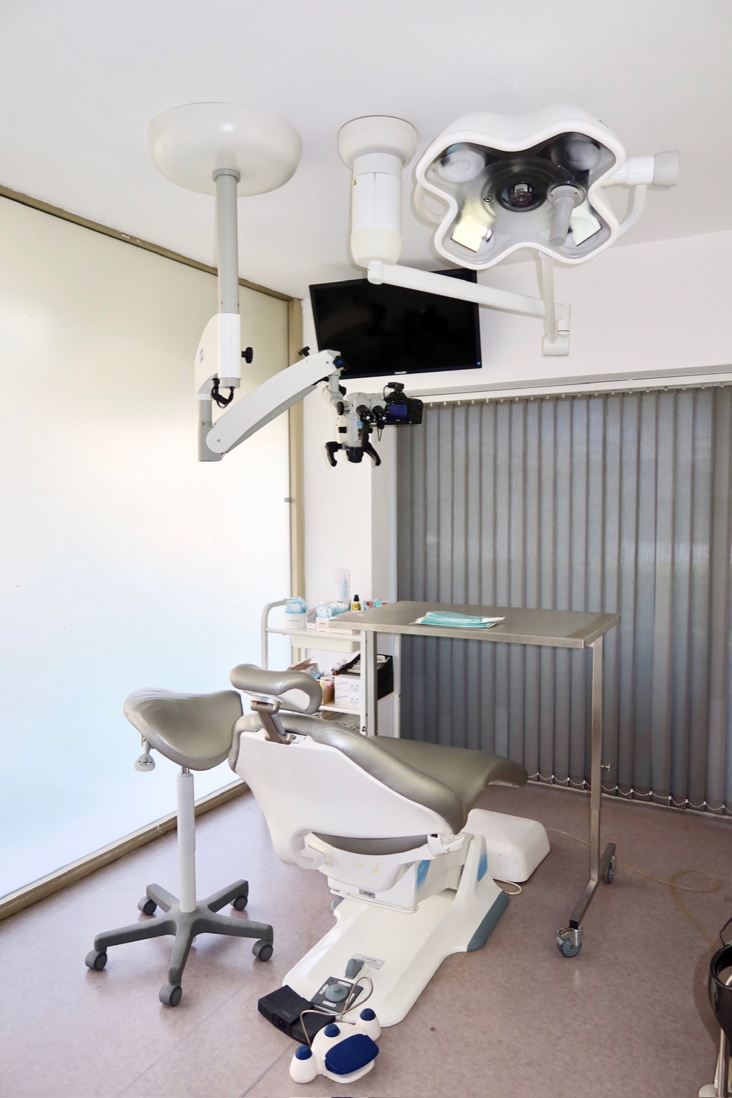 Salle de chirurgie 2 avec microscope opératoire